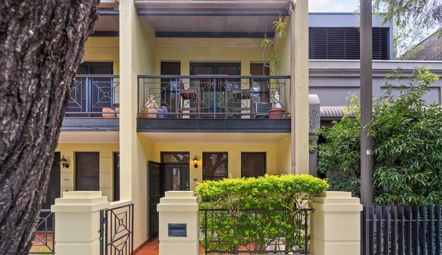 Spacious 2-Bed Townhouse with Garage & Patio