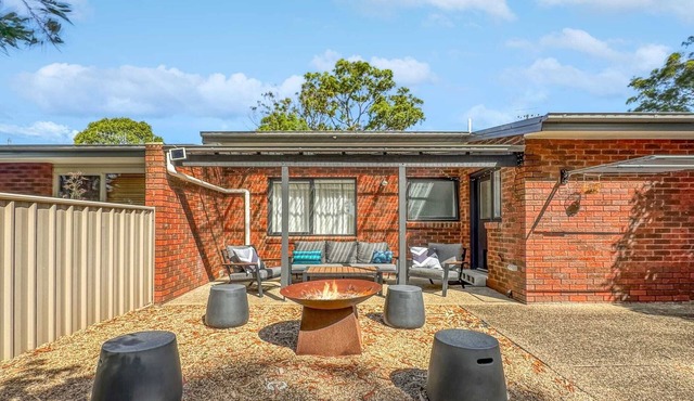 Spacious 2-Bed Townhouse with BBQ