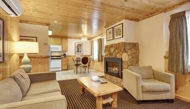 Spacious 2 Bedroom 2 Bathroom Townhouse in South Lake Tahoe