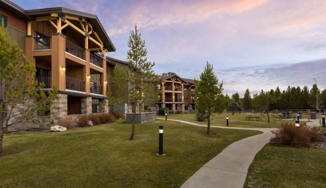 Spacious 2-bedroom condo with WiFi in magical West Yellowstone