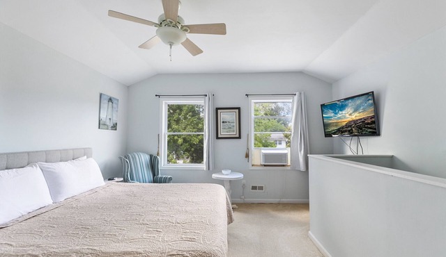 Spacious 2 Bed2 Bath Guest Suite Apt with HOT TUB and EV Charging