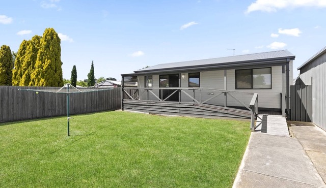 Spacious 2-Bedroom with Private Parking Access