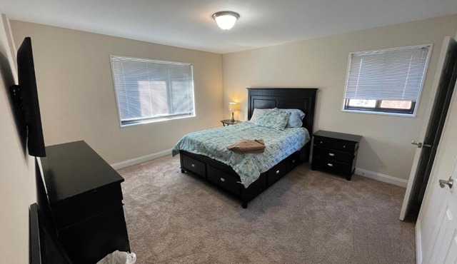 Spacious 2 bedroom in Chevy chase