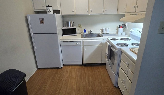 Spacious 2 bedroom 1 bath centrally located on Mc Arthur ave