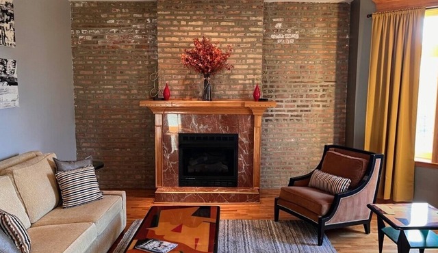 Spacious 2 bedroom 2 bath 10 Minutes to Down Town