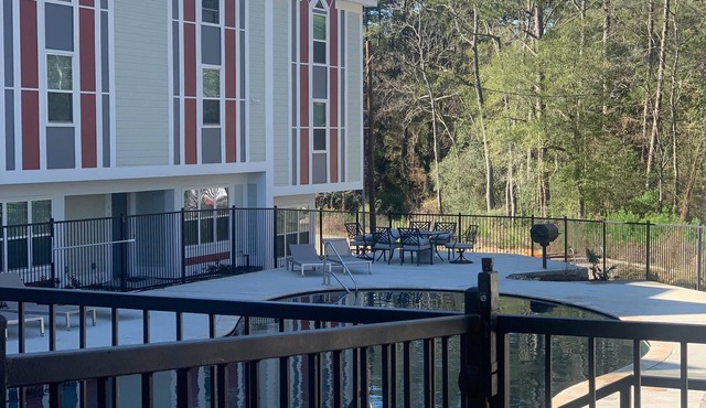 Spacious 2 Bedroom/ 2.5 Bathroom Soundproof Apartment for Rent. Close to town!