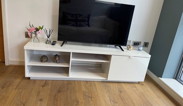 Spacious 2 Bedroom Apartment in Town Centre