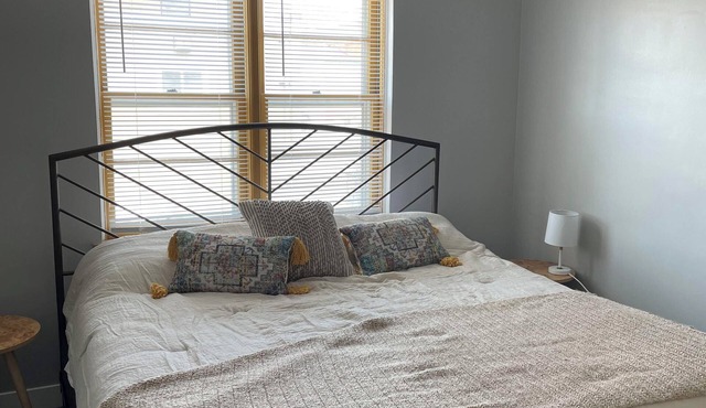 Spacious 2-bedroom apartment in amazing Dyersville with AC, WiFi