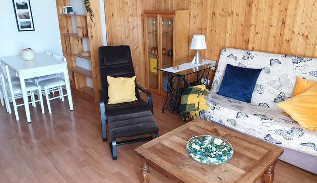 Spacious 2-bedroom apartment with parking in Villanúa