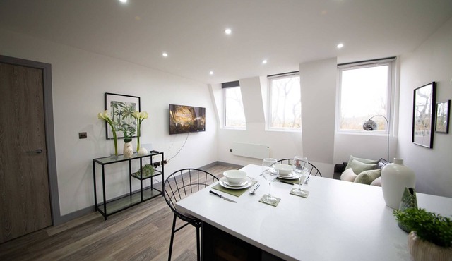 Spacious 2 Bedroom Apartment in Central Preston