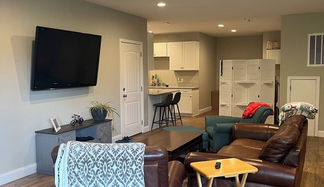 Spacious 2-bedroom apartment near Clemson University and Lake Hartwell.