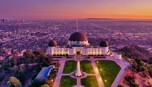 Spacious 2-Bedroom Apartment in the heart of Hollywood California.