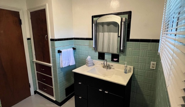 Spacious 2 bedroom apartment is central to everything Rochester has to offer +