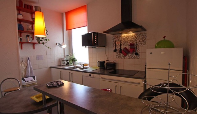 Spacious 2-Bedroom Apartment Near TGV & Amenities with Free Parking & WiFi