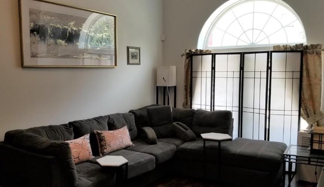 Spacious 2 bedroom apartment with free parking