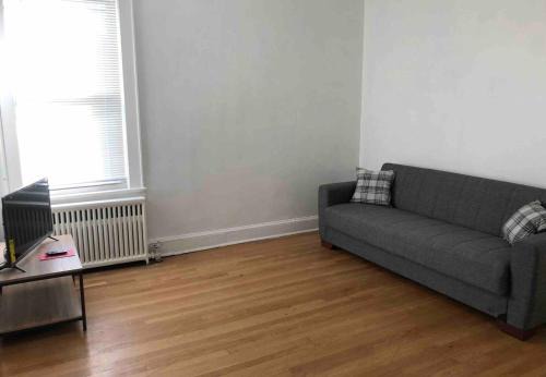 Spacious 2 bedroom apartment with 1 bathroom and private street entrance