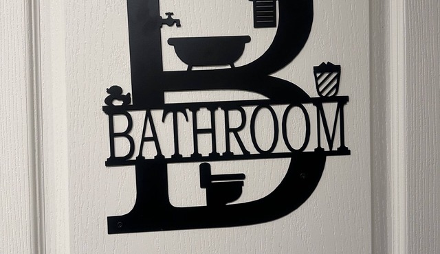 Spacious 2-bedroom apartment in charming Bowie with WiFi, new bthrm, w/d,& kit