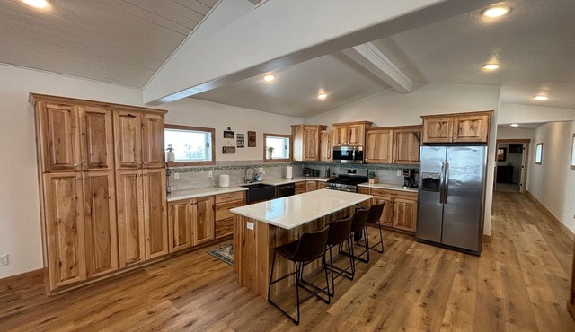 Spacious 2 Bedroom Apartment Minutes from Park City Attractions