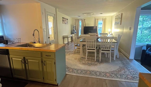 Spacious 2-bedroom apartment with AC, WiFi in Utica