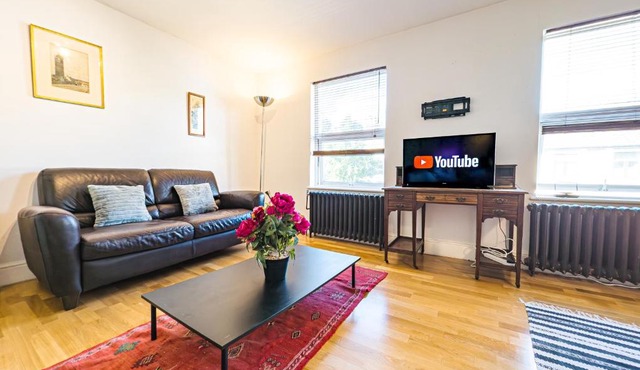 Spacious 2 Bedroom Apartment in Hackney