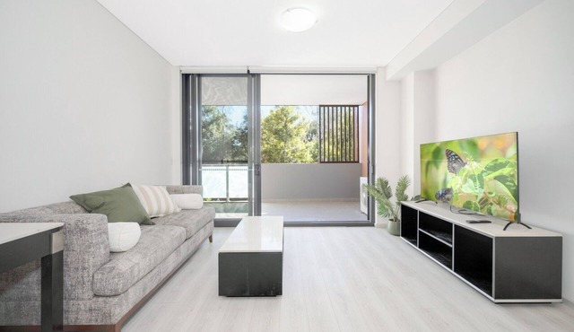 Spacious 2 Bedroom Apt with Parking in Rouse Hill