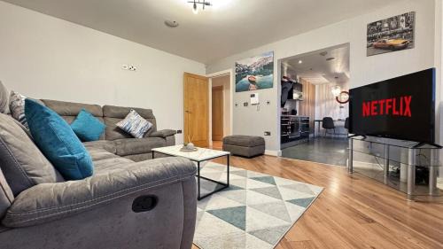 Spacious 2-Bedroom Duplex with Jacuzzi Bath and Free Gated Parking