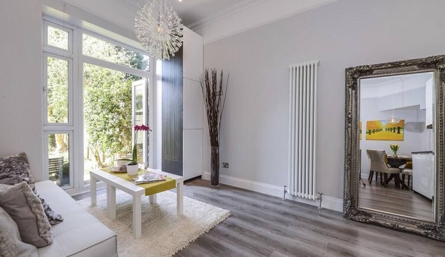 Spacious 2-Bedroom Flat with 3 Beds in Ealing, W5