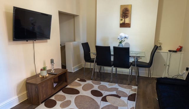 Spacious 2 Bedroom House Manchester