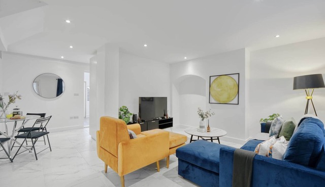 Spacious 2-Bedroom Home in Mill Hill (HA8) Free Parking and Garden