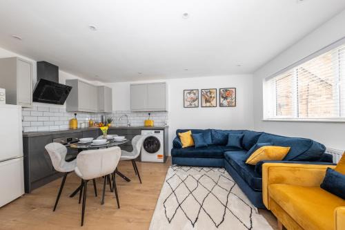 Spacious 2 bedroom home, Contractors friendly and free parking