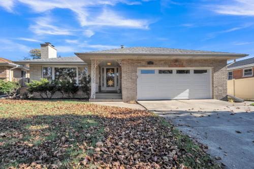 Spacious 2 bedroom home in Niles, Illinois with office, full kitchen and 2 baths