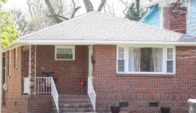 Spacious 2 Bedroom Home within 8 Minute walk to Downtown Augusta