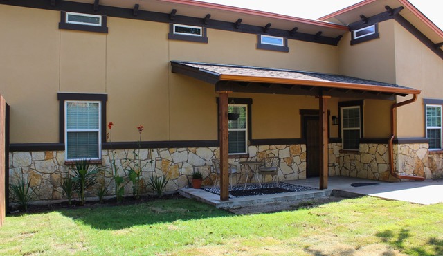 Spacious 2-bedroom house in lovely Buda with fitness room, office, and 2 patios!