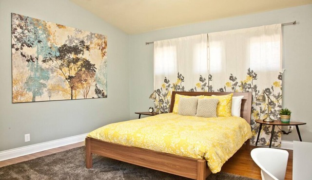 Spacious 2 Bedroom in Historic Hyde Park