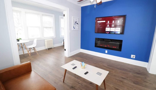 Spacious 2 Bedroom Modern Home With Separate Office. Close to NYC.