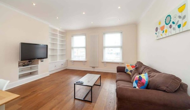 Spacious 2 Bedroom Maisonette in Stratford