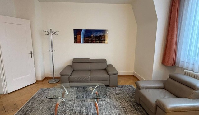 Spacious 2-bedroom near lake