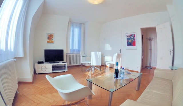 Spacious 2-bedroom near lake - Stardust 32