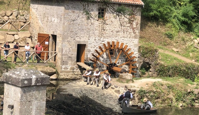 Spacious 2 bedroom old mill house, close to all amenities