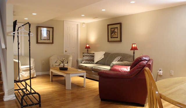 Spacious 2 Bedroom Suite Near Southside Park