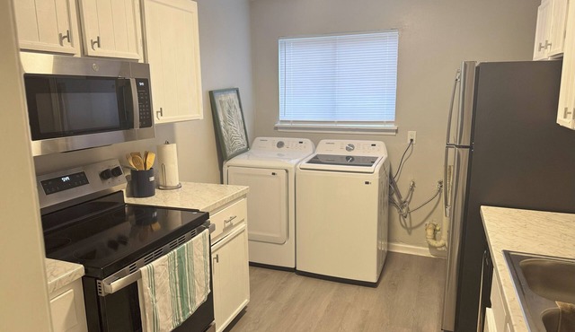 Spacious 2-bedroom townhouse-style apartment located in the center of Dothan.