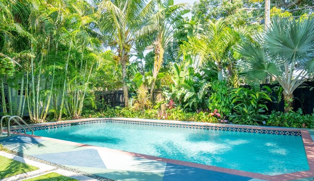 Spacious 2 bedroom Tropical Paradise Home with Pool near Fort Lauderdale