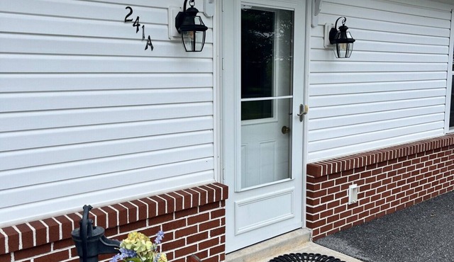 Spacious 2-bedroom cottage ideal for Scrapbooking and Quilting retreats.