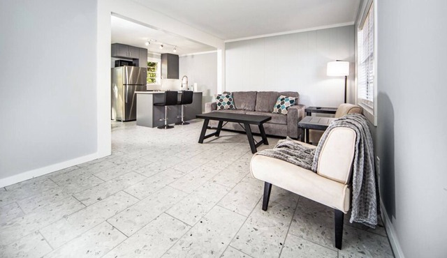 Spacious 2 Bedroom with Pool Table minutes from EVERYTHING