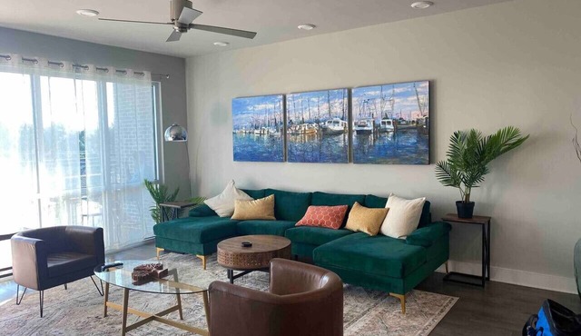 Spacious 2 Bedroom Condo In Bywater New Orleans!