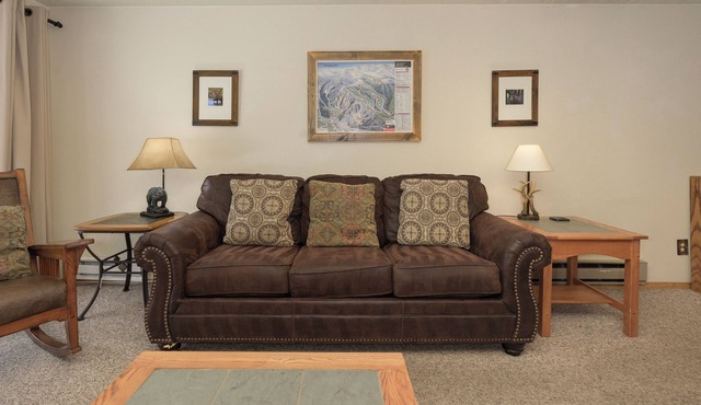 Spacious 2 bedroom remodeled condo, ground floor, private patio