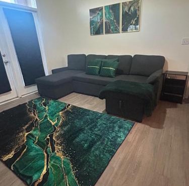 Spacious 2 Bedroom with 4 Beds and Free Parking