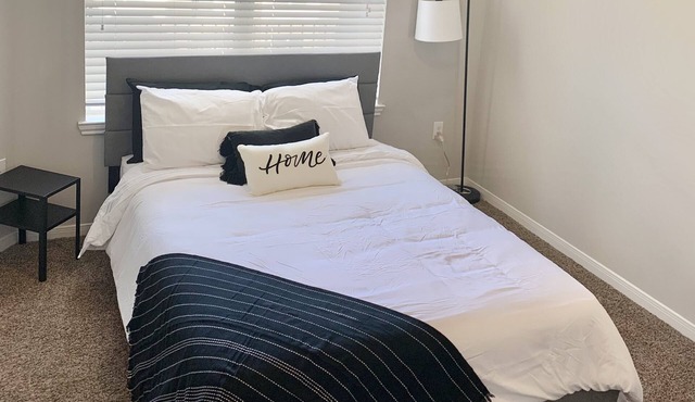 Spacious 2 bedroom with pool view