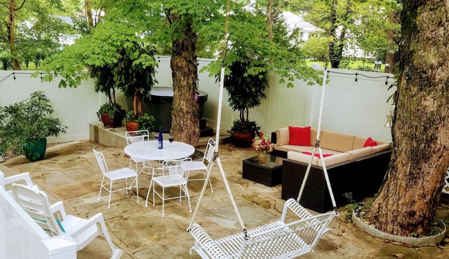 Spacious 2 BR, 1 1/2 baths, hot tub, pool table, outside room, full kitchen