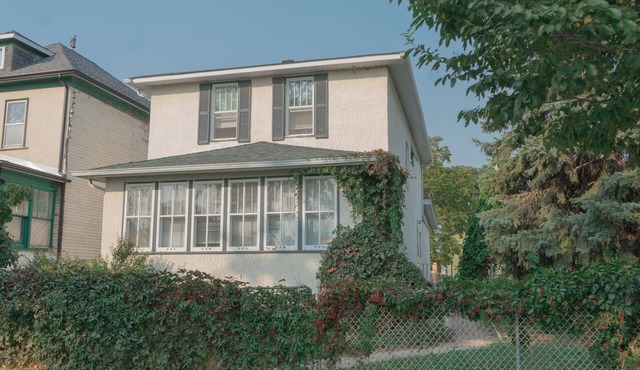 Spacious 2 BR 1 BATH - NEAR DOWNTOWN